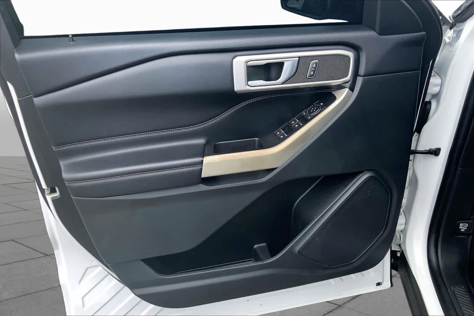 Certified 2022 Ford Explorer XLT RWD image 22