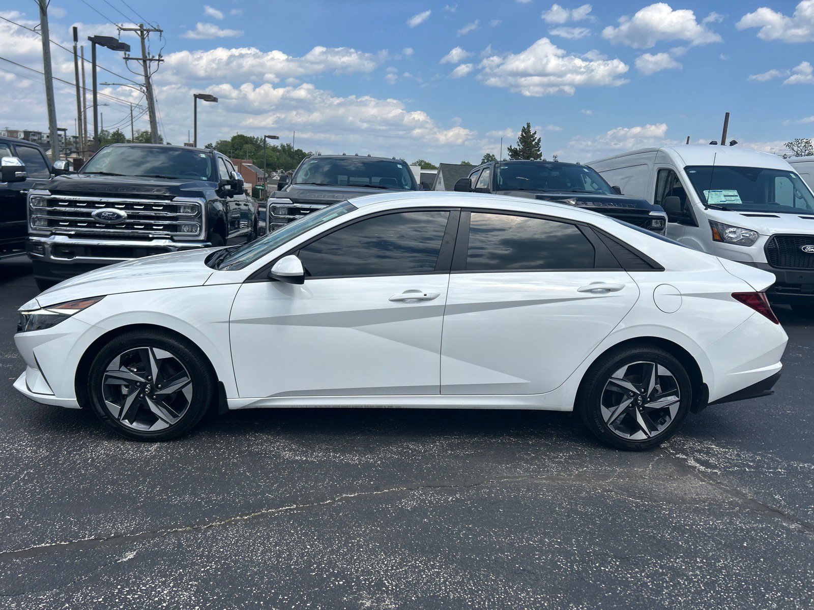 Used 2023 Hyundai Elantra SEL w/ Convenience Package FWD image 4