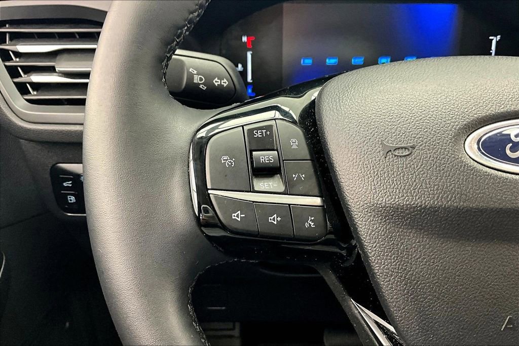 Certified 2025 Ford Escape SE image 18