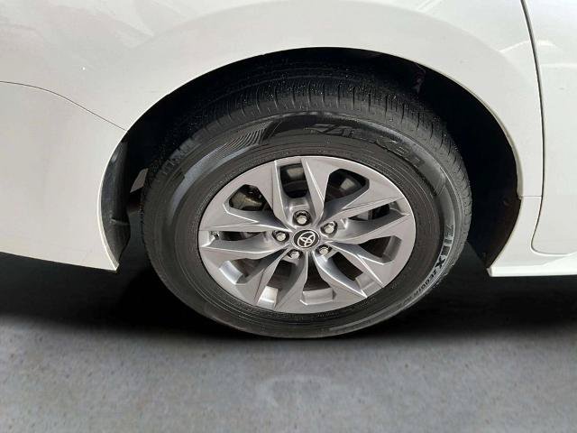 Used 2025 Toyota Sienna XLE FWD image 32