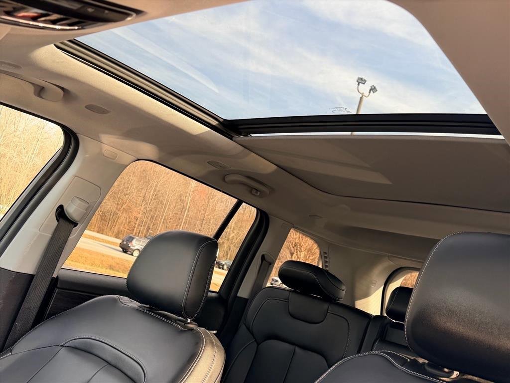 Used 2023 Jeep Grand Cherokee Limited image 17