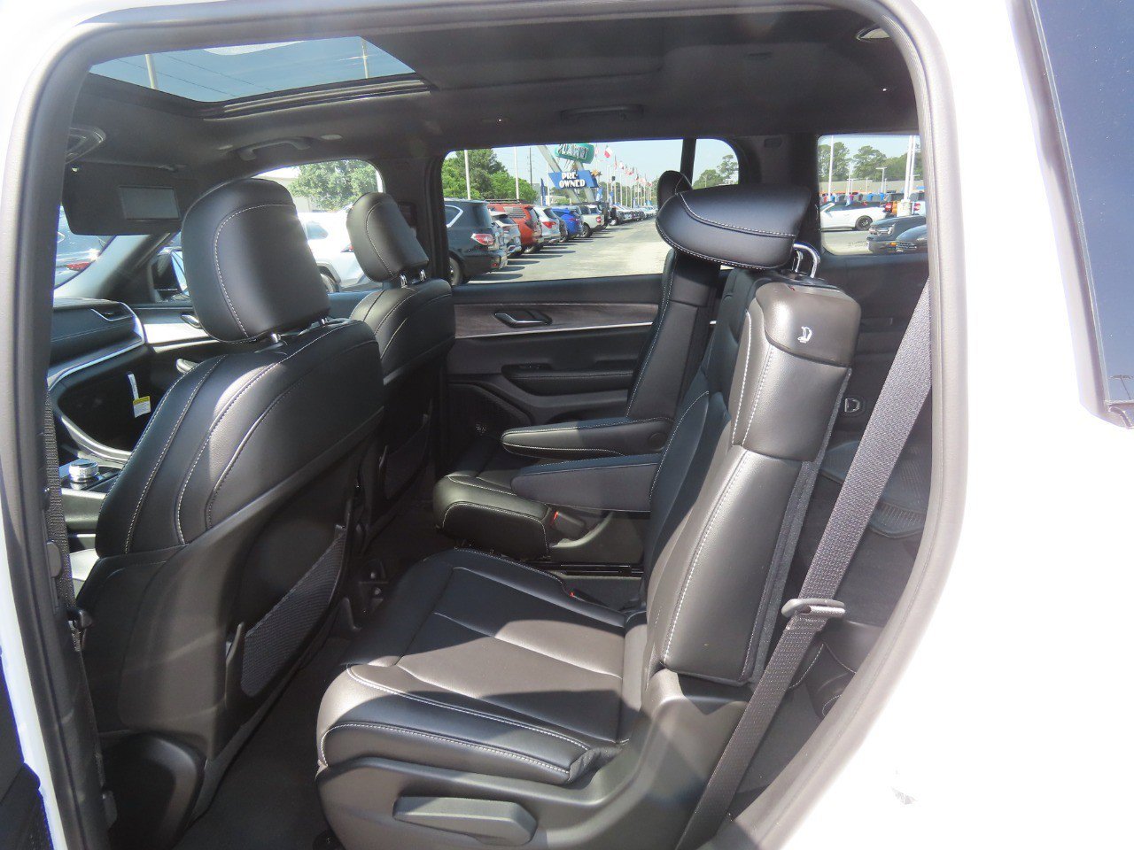 Used 2024 Jeep Grand Cherokee L Limited RWD image 19
