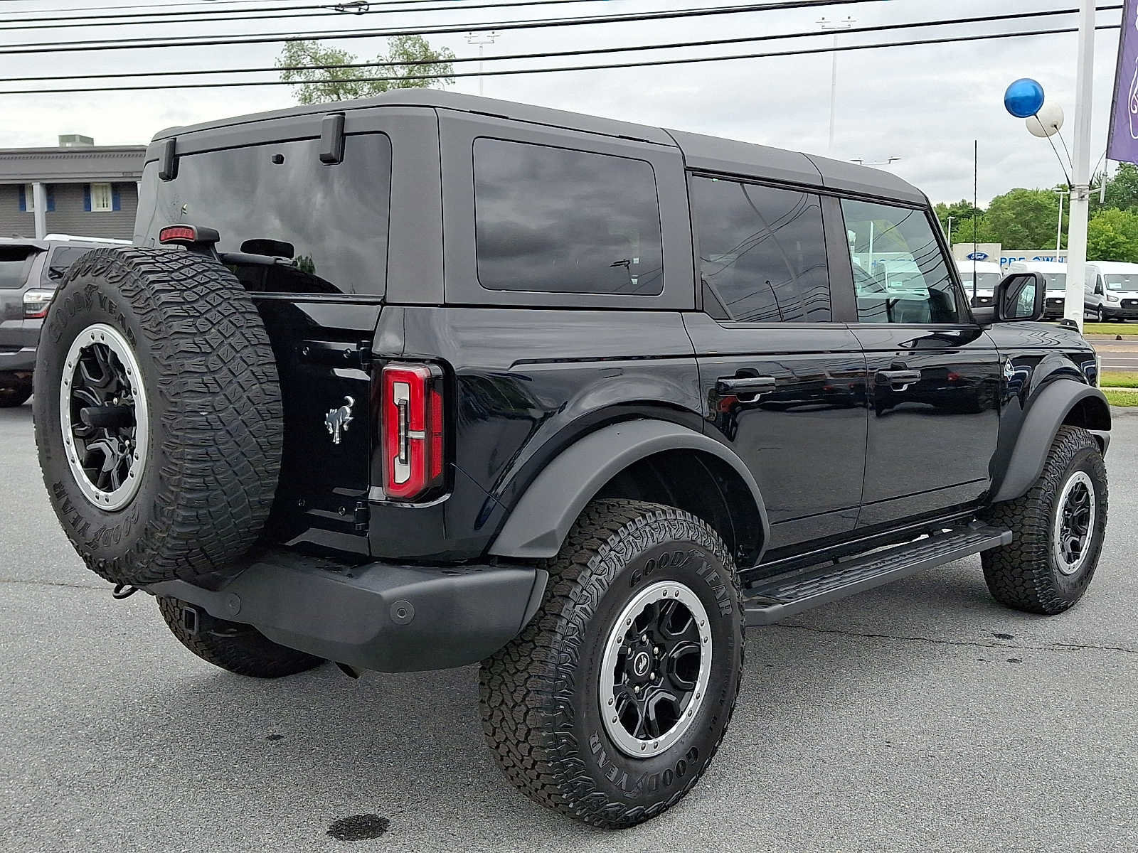 Certified 2023 Ford Bronco Outer Banks w/ Sasquatch Package AWD/4WD image 6