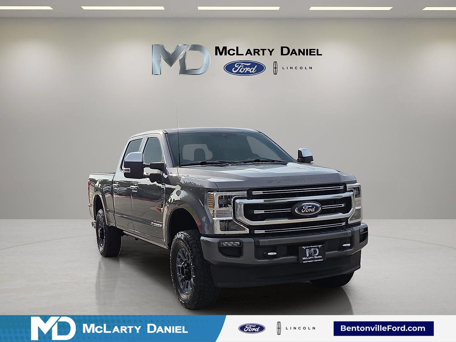Certified 2022 Ford F250 Platinum w/ FX4 Off-Road Package AWD/4WD image 1