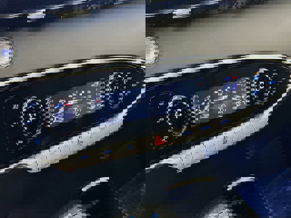 Used 2025 Genesis GV70 2.5T image 21