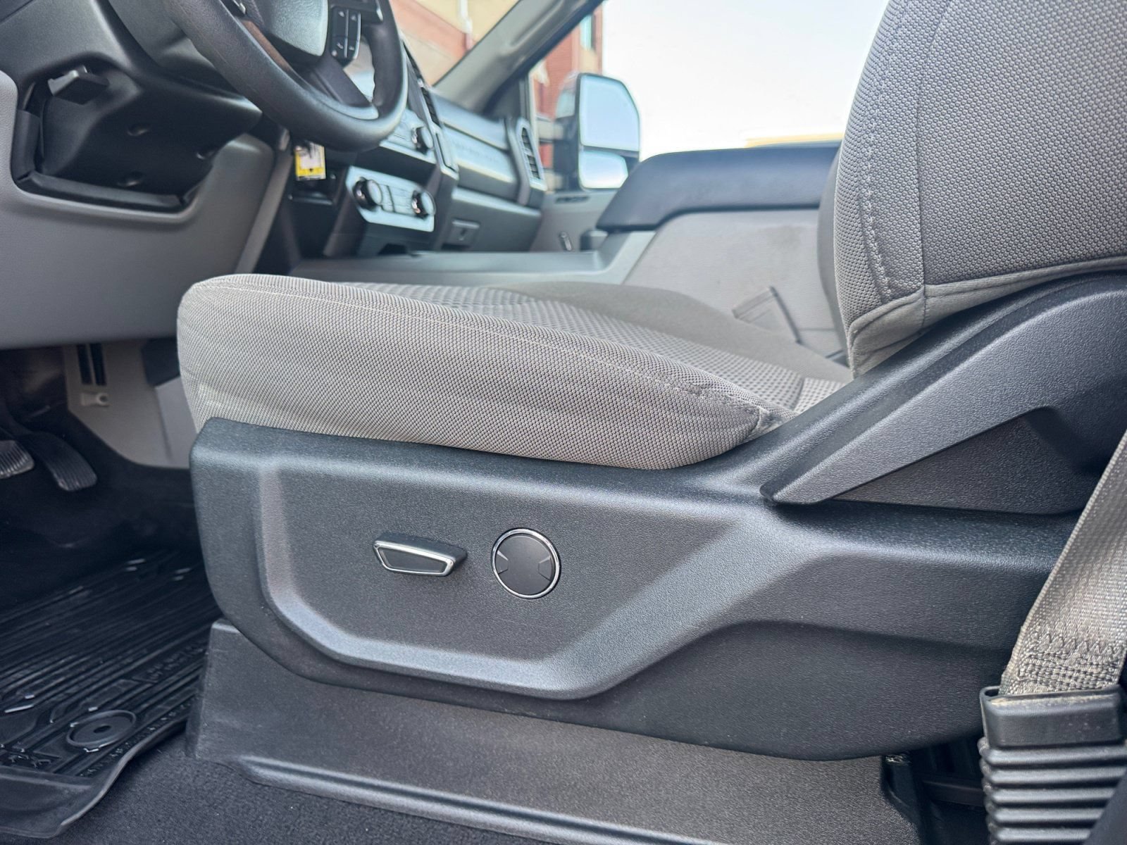 Certified 2019 Ford F350 XLT w/ XLT Premium Package AWD/4WD image 21