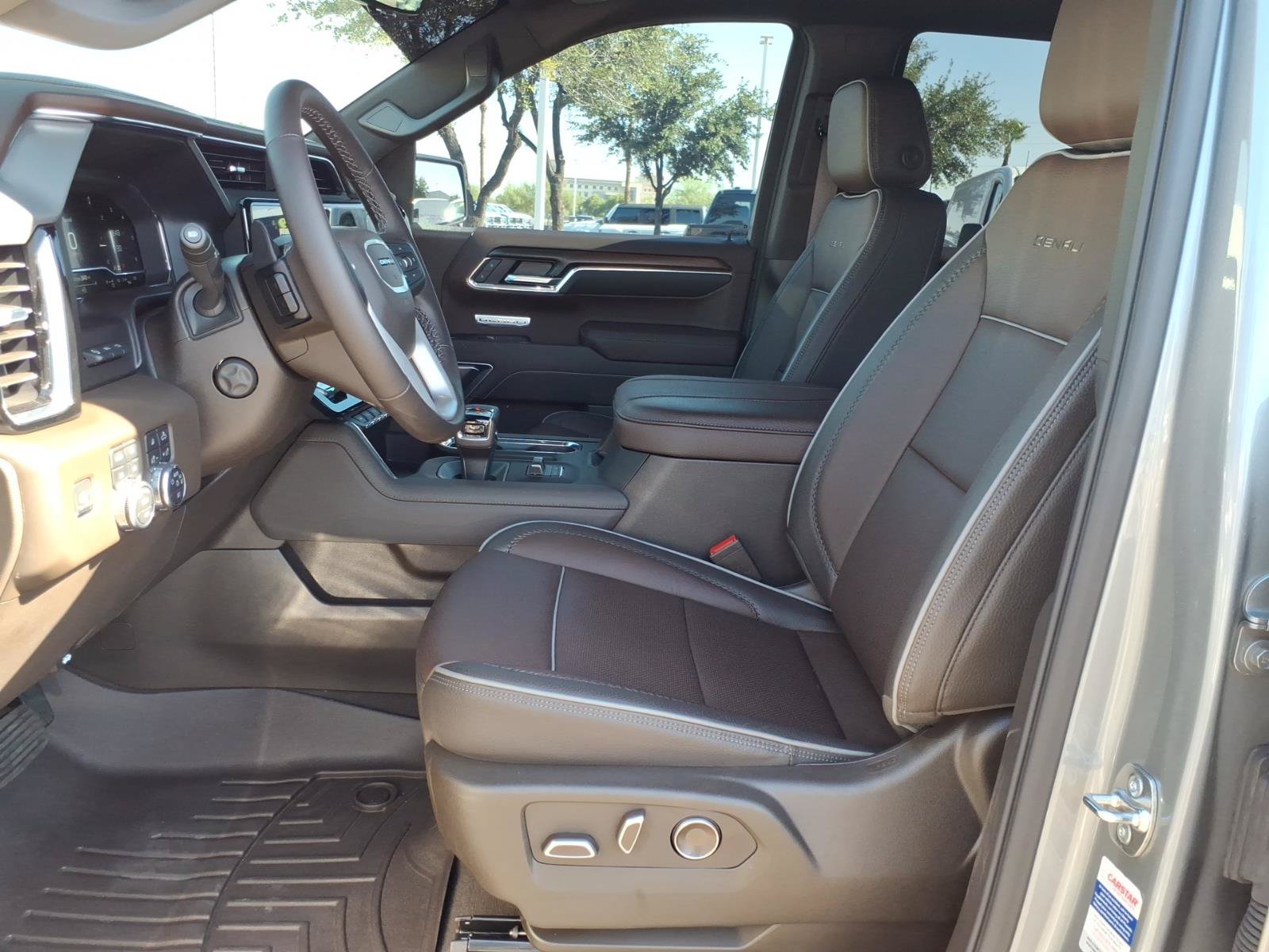 Used 2025 GMC Sierra 1500 Denali w/ Denali Reserve Package AWD/4WD image 16