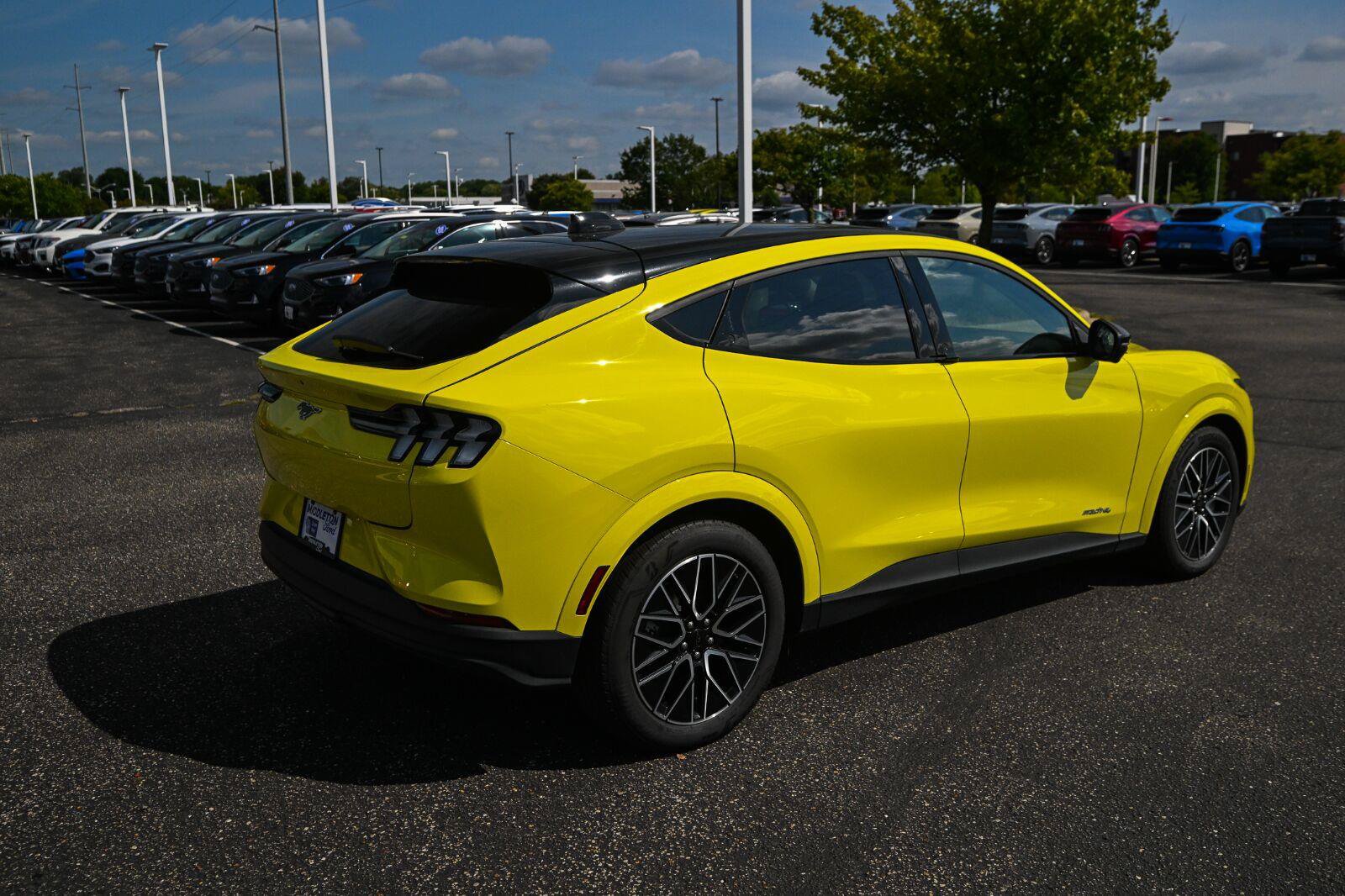 Certified 2025 Ford Mustang Mach-E Premium AWD/4WD image 5