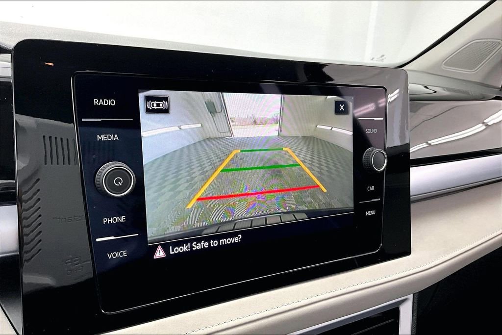 Used 2025 Volkswagen Taos SE image 21