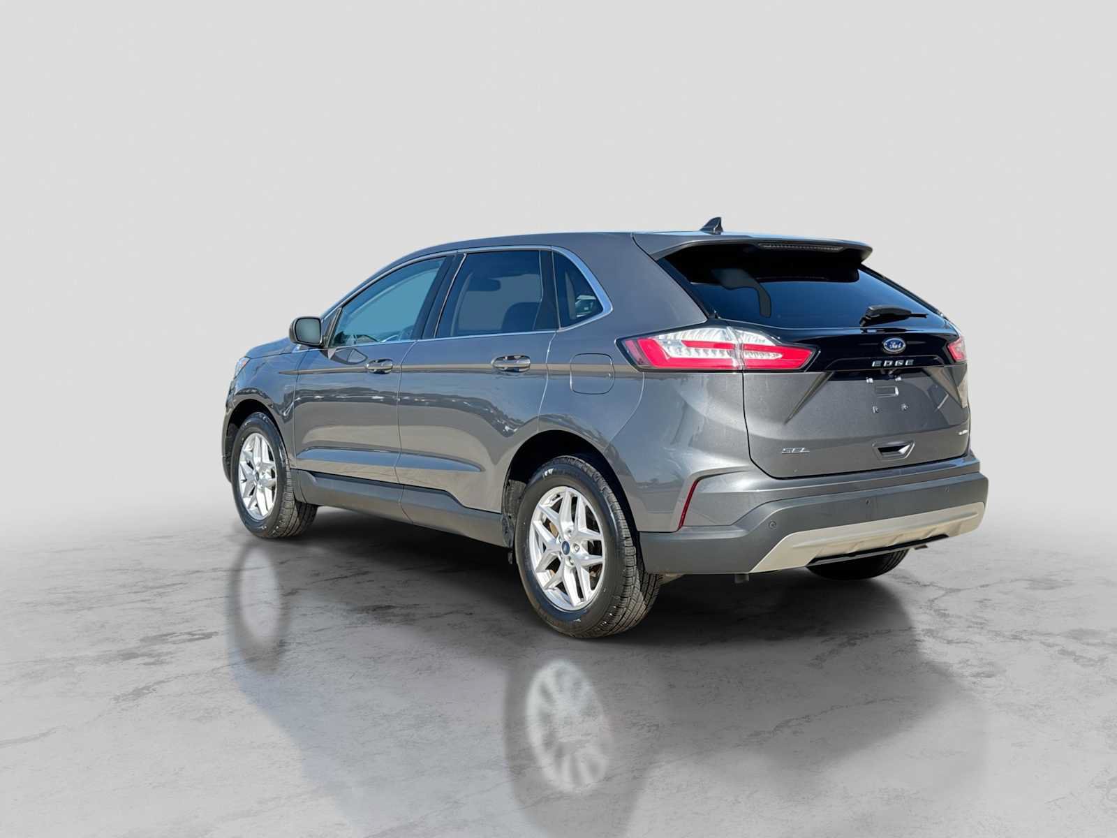 Certified 2021 Ford Edge SEL w/ Convenience Package AWD/4WD image 4