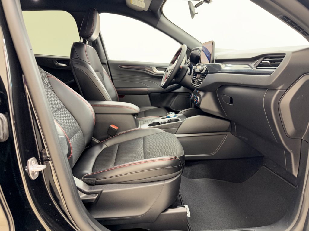 Certified 2025 Ford Escape ST-Line FWD image 30