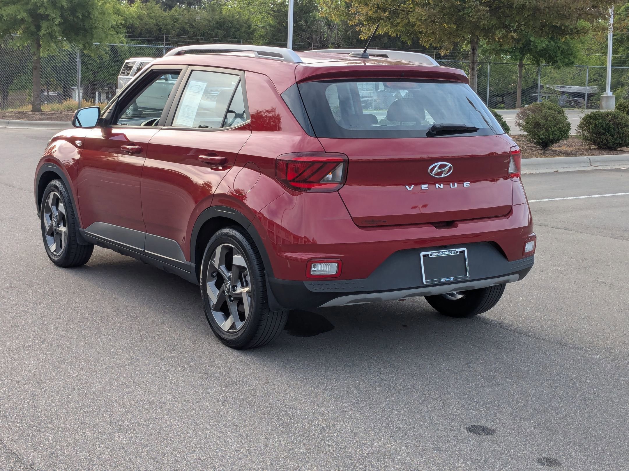 Used 2024 Hyundai Venue SEL FWD image 3