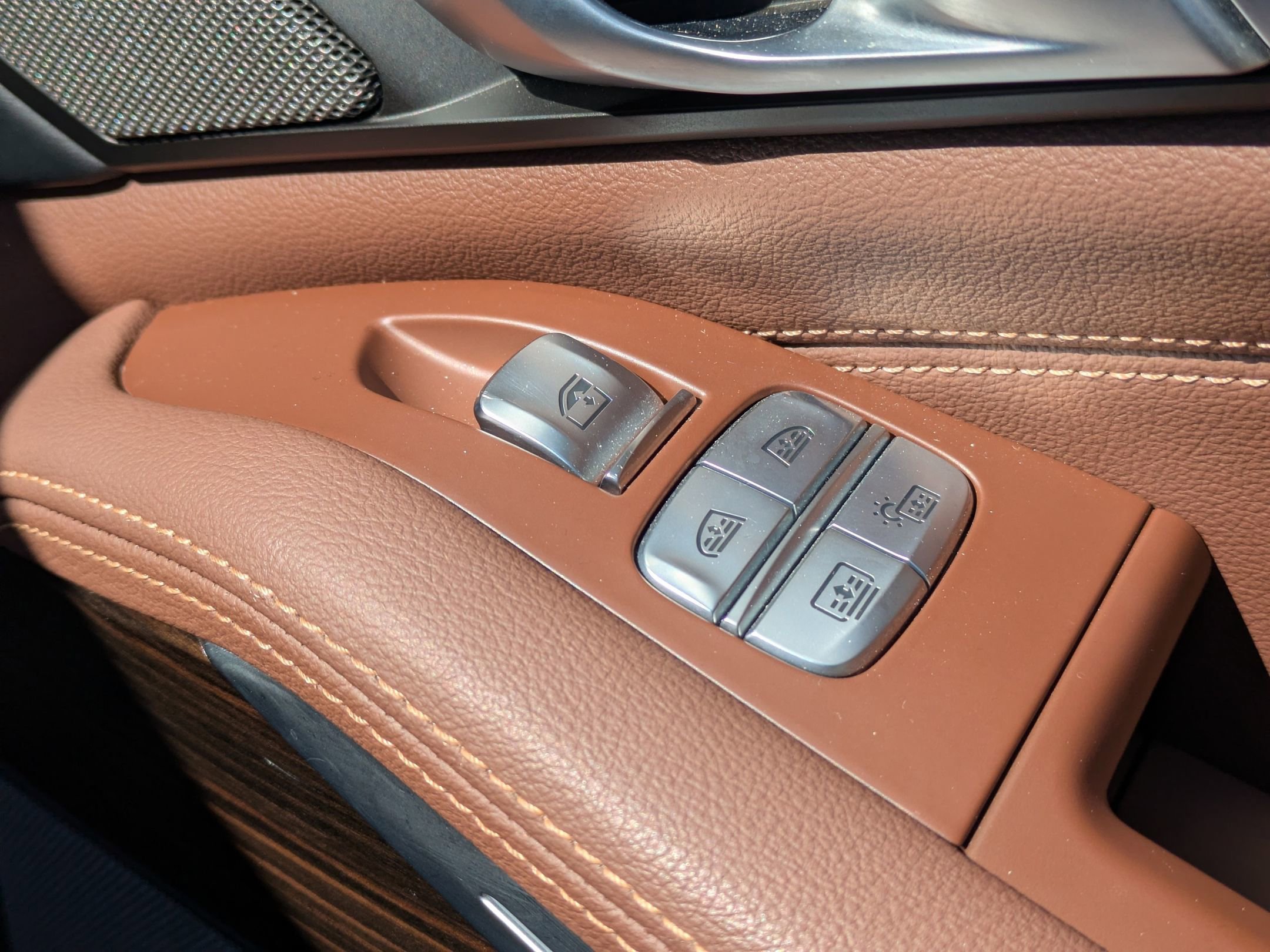 Used 2021 BMW X7 M50i w/ Executive Package image 39