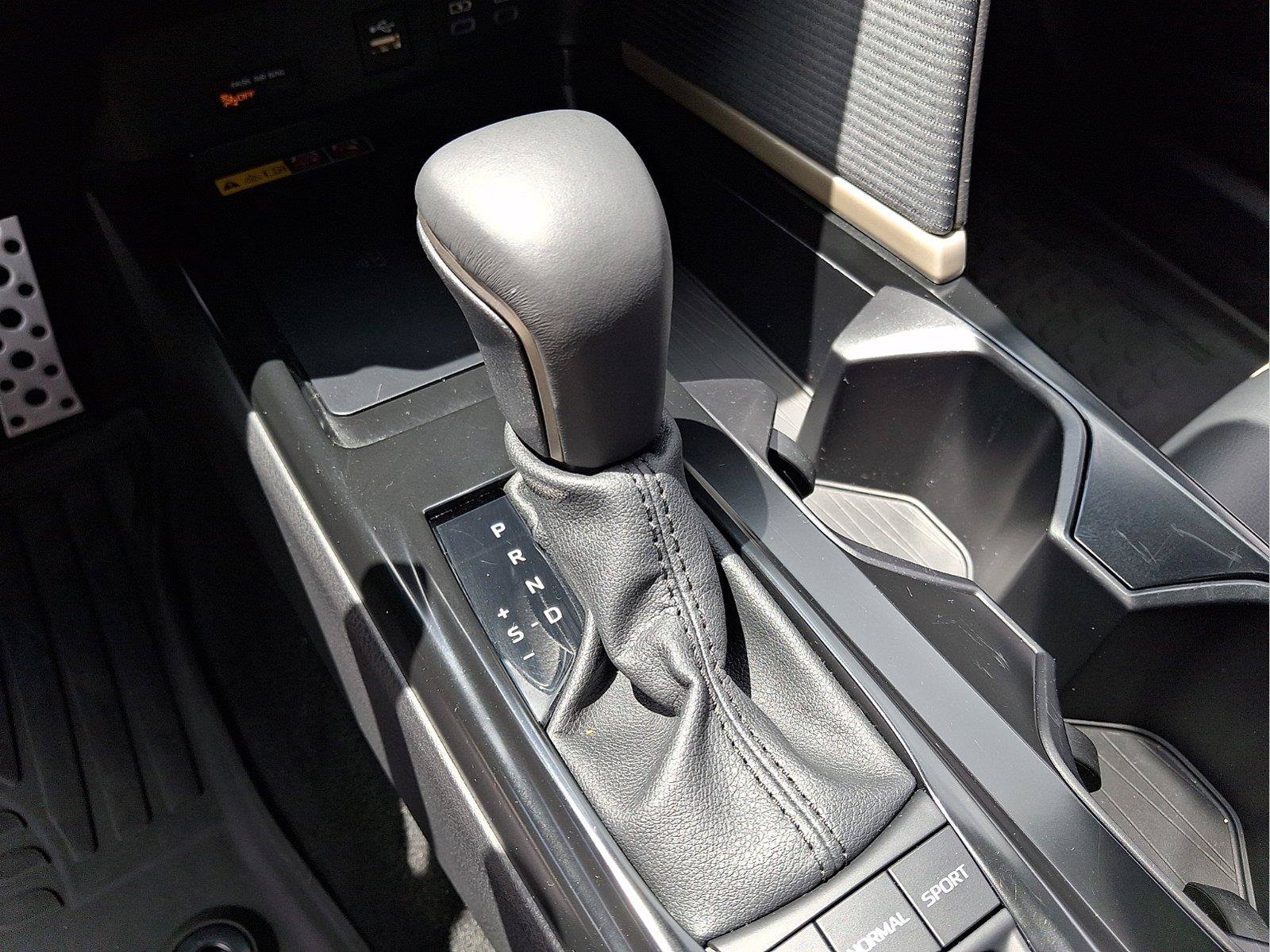 Used 2025 Toyota Camry SE FWD image 12
