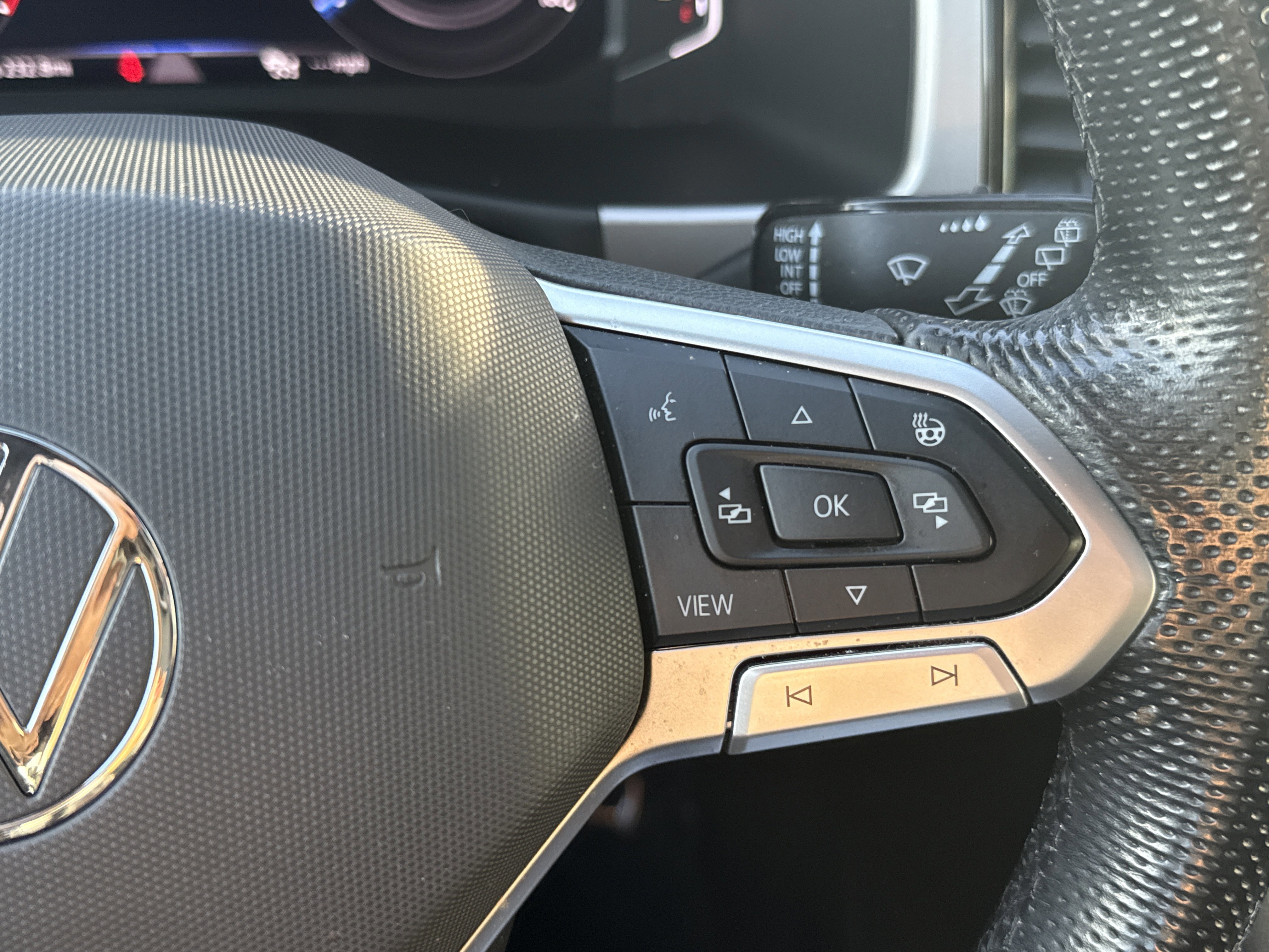 Used 2020 Volkswagen Atlas Cross Sport SEL R-Line image 19