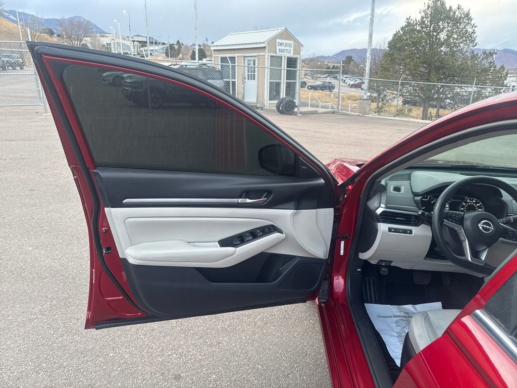 Used 2023 Nissan Altima 2.5 SV image 11
