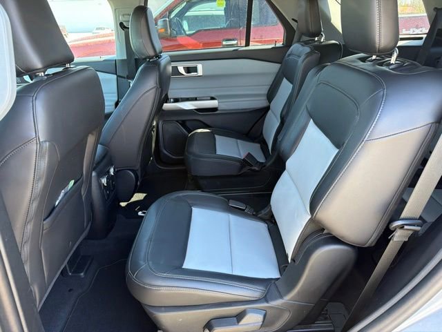 Certified 2023 Ford Explorer XLT w/ Equipment Group 202A AWD/4WD image 7
