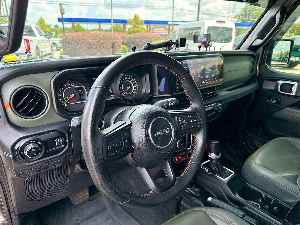 Used 2024 Jeep Gladiator Mojave AWD/4WD image 10