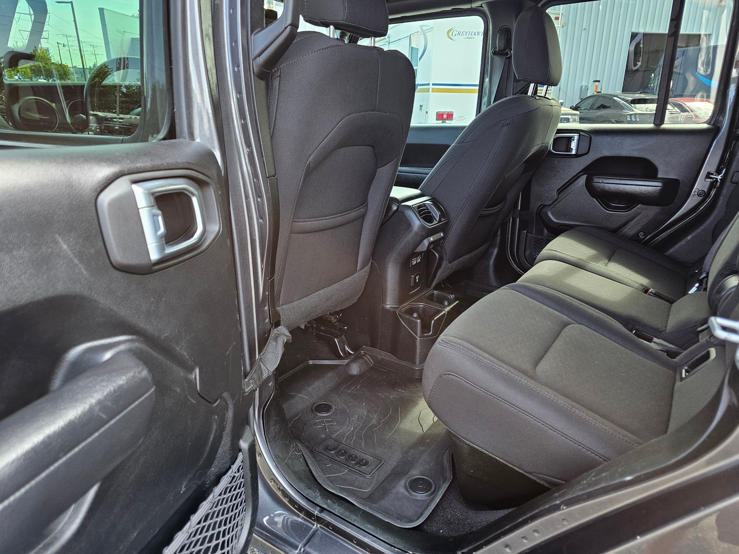 Used 2023 Jeep Gladiator Sport AWD/4WD image 17