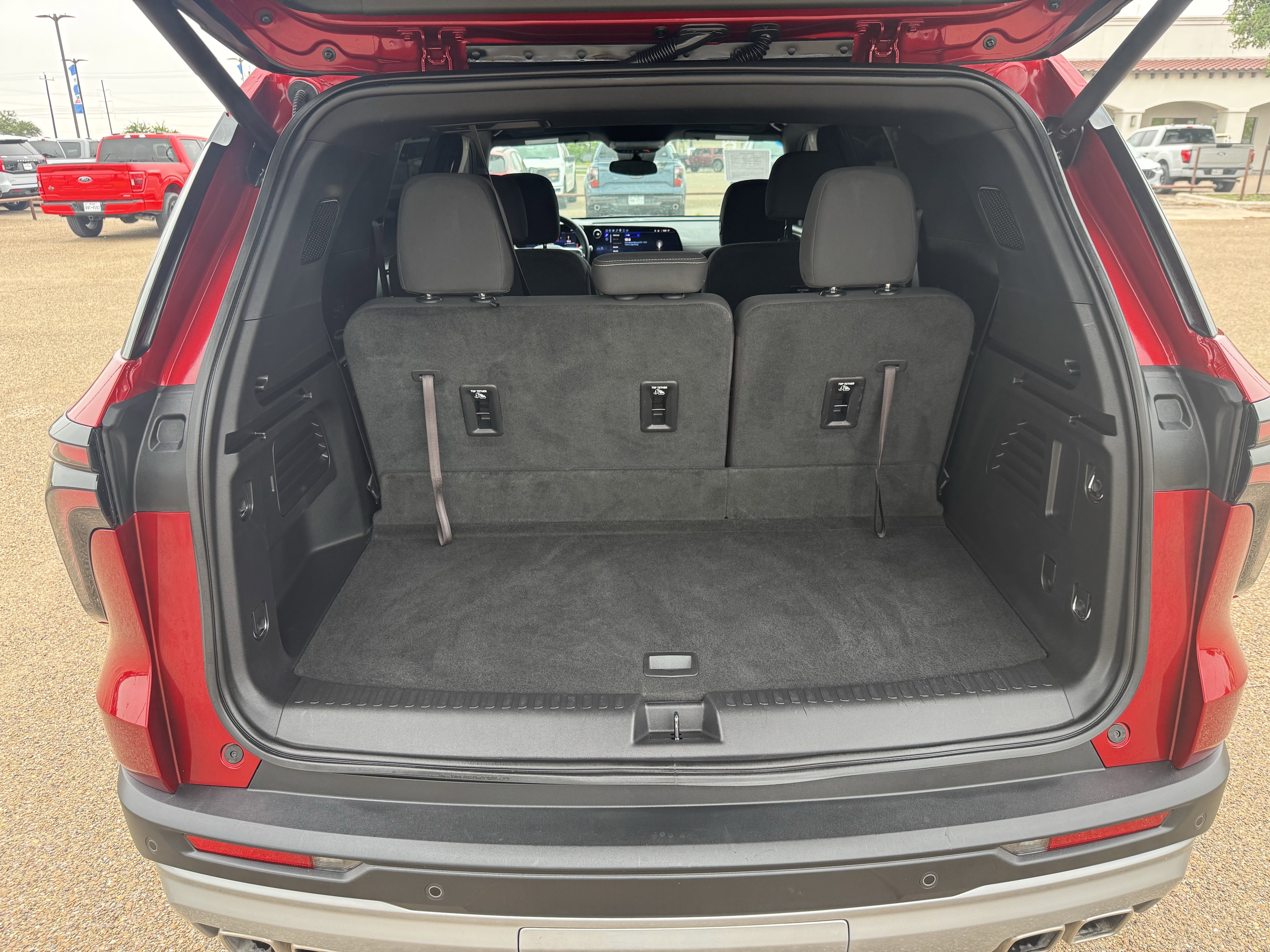 Used 2025 Chevrolet Traverse LT w/ LPO, Floor Liner Package FWD image 27