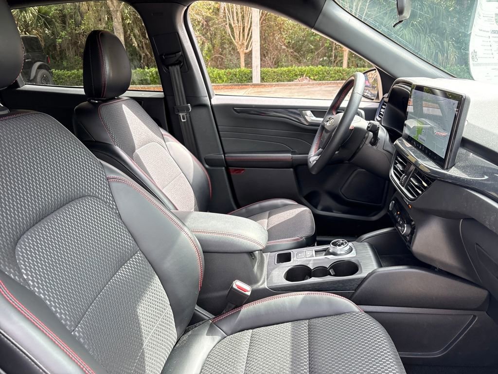Certified 2024 Ford Escape ST-Line w/ Tech Pack #1 image 28