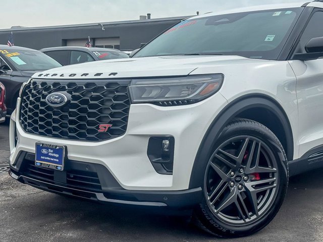 Certified 2025 Ford Explorer ST AWD/4WD image 3