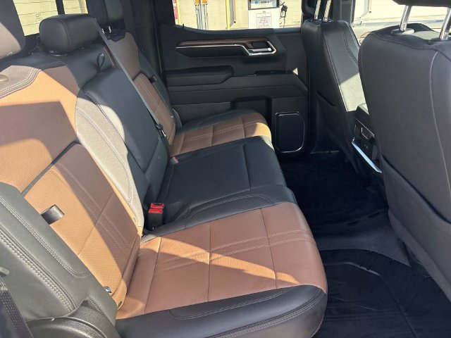 Used 2023 Chevrolet Silverado 1500 High Country w/ Technology Package AWD/4WD image 34
