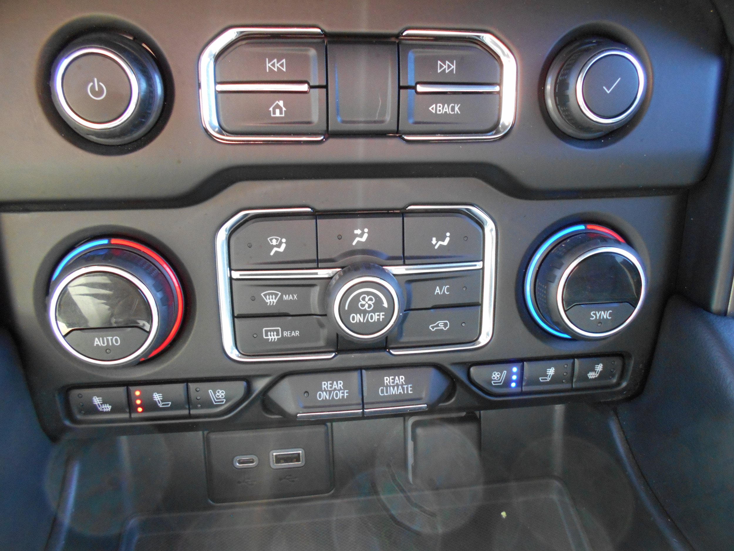Used 2021 Chevrolet Suburban High Country w/ Premium Package AWD/4WD image 11