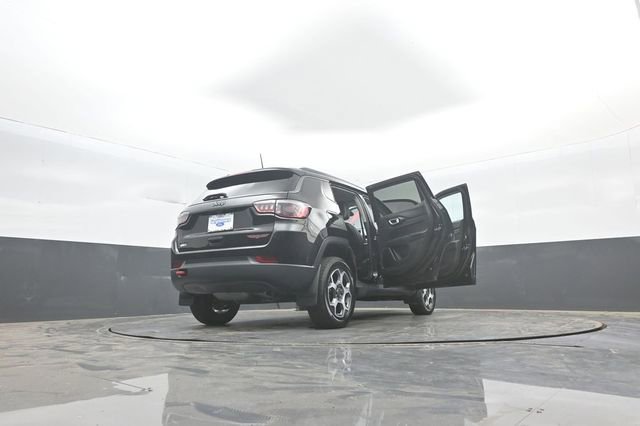 Used 2022 Jeep Compass Trailhawk w/ Trailhawk Convenience Group AWD/4WD image 44