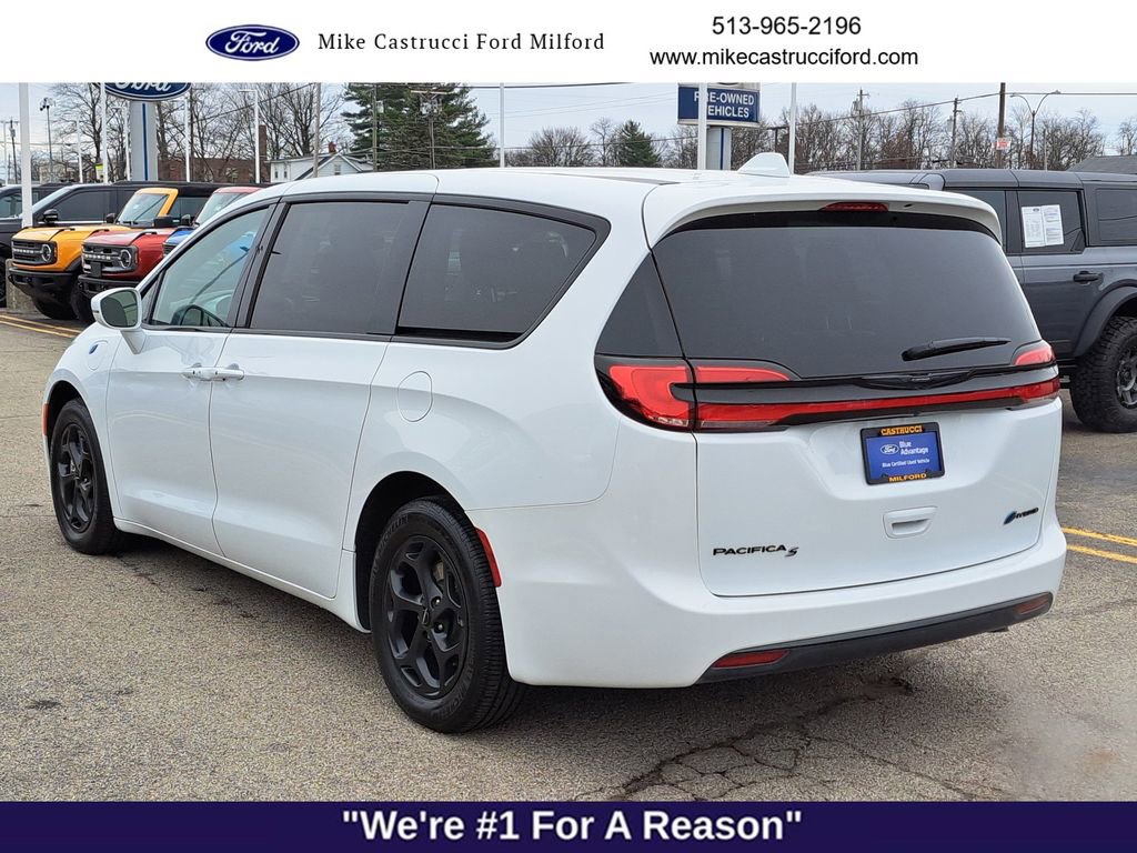 Used 2022 Chrysler Pacifica Touring-L w/ S Appearance Package image 3