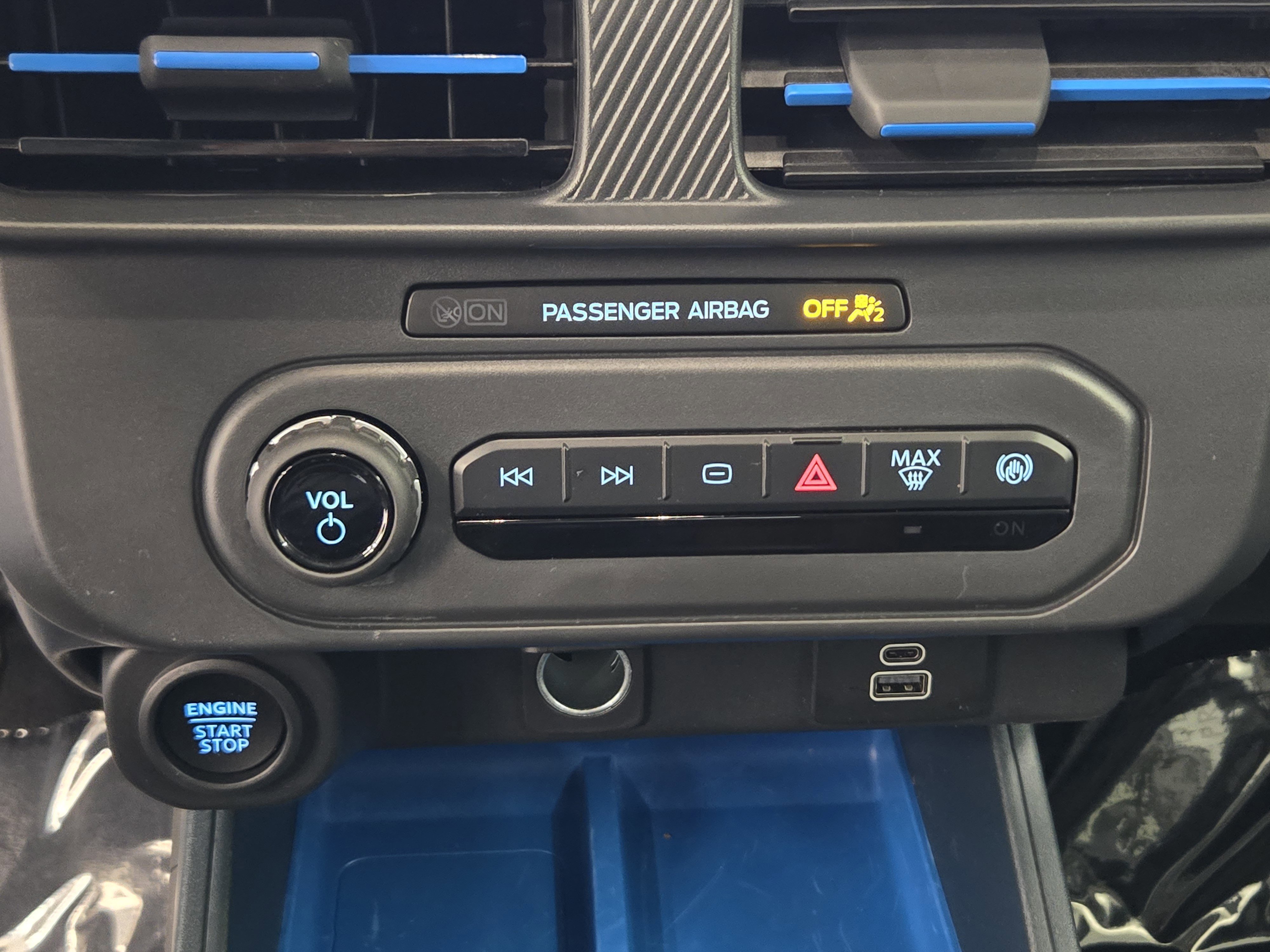 Certified 2025 Ford Maverick XLT w/ XLT Luxury Package image 16