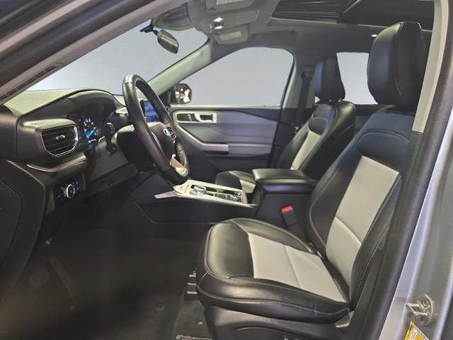Certified 2023 Ford Explorer XLT w/ Equipment Group 202A AWD/4WD image 7