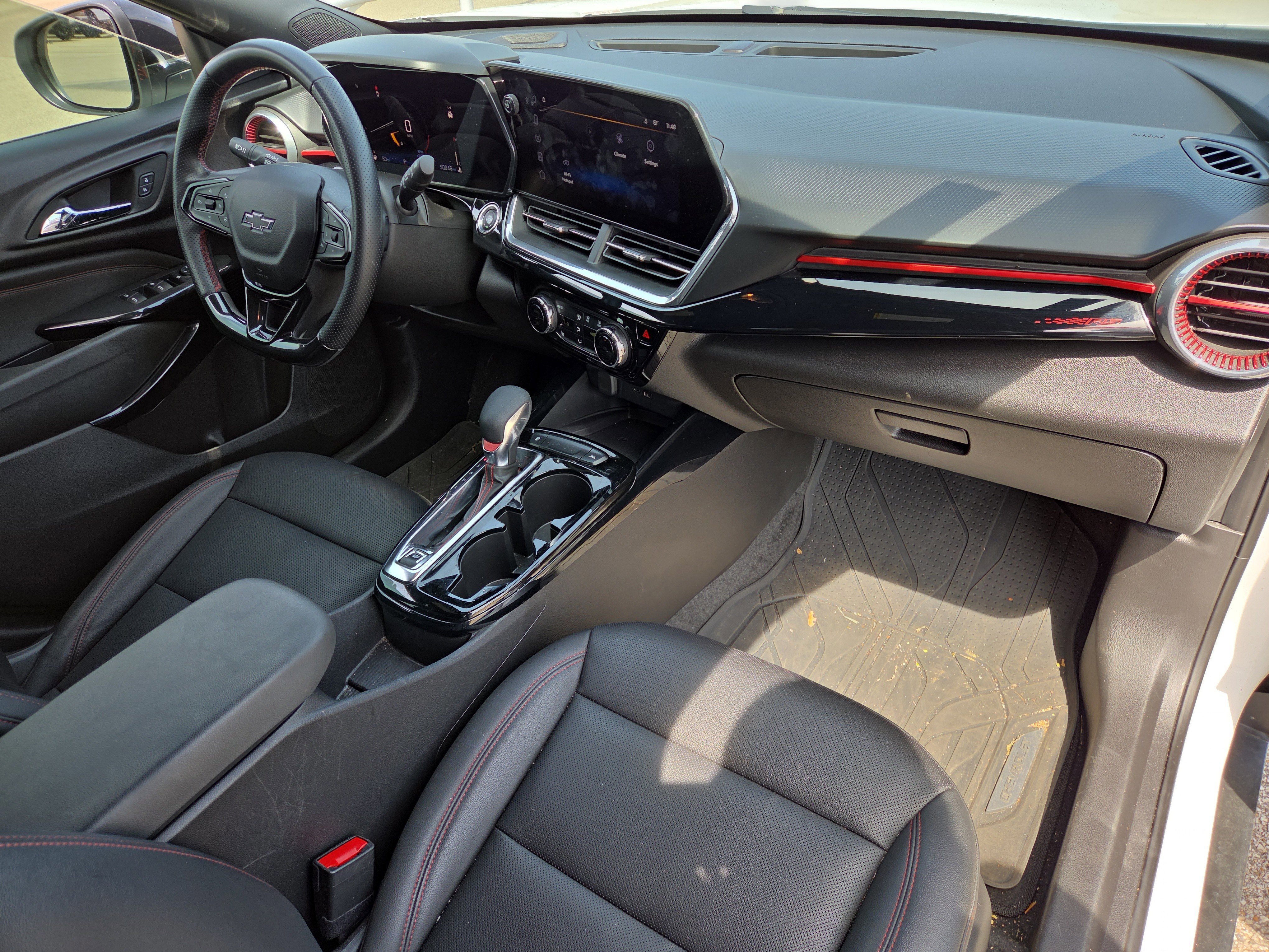 Used 2024 Chevrolet Trax RS w/ Sunroof Package FWD image 16