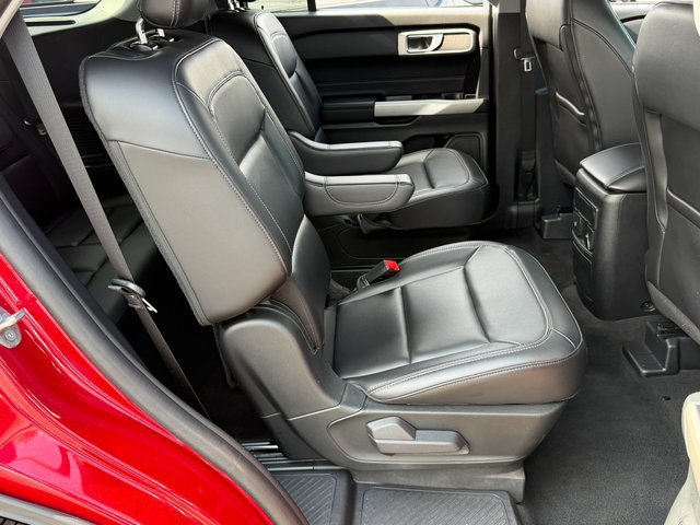 Certified 2022 Ford Explorer XLT w/ Equipment Group 202A AWD/4WD image 37