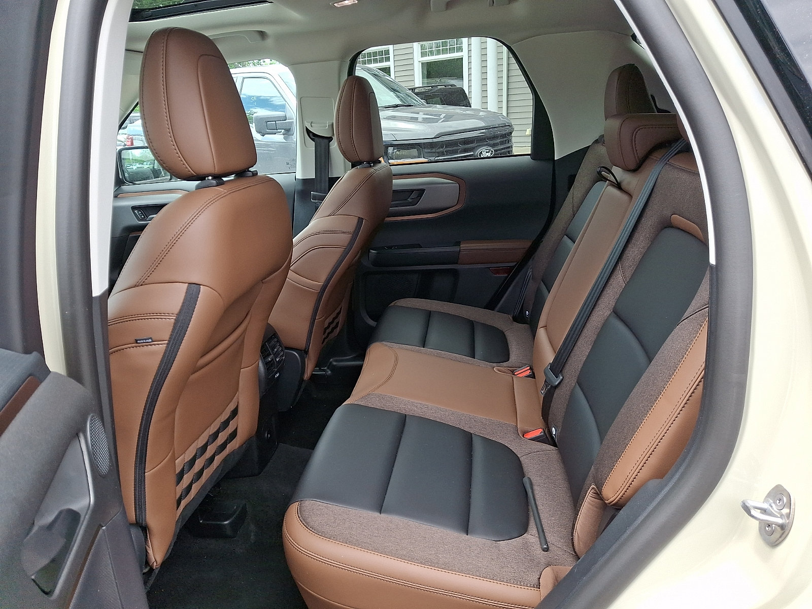 Certified 2025 Ford Bronco Sport Outer Banks w/ Outer Banks Tech Package+ AWD/4WD image 11