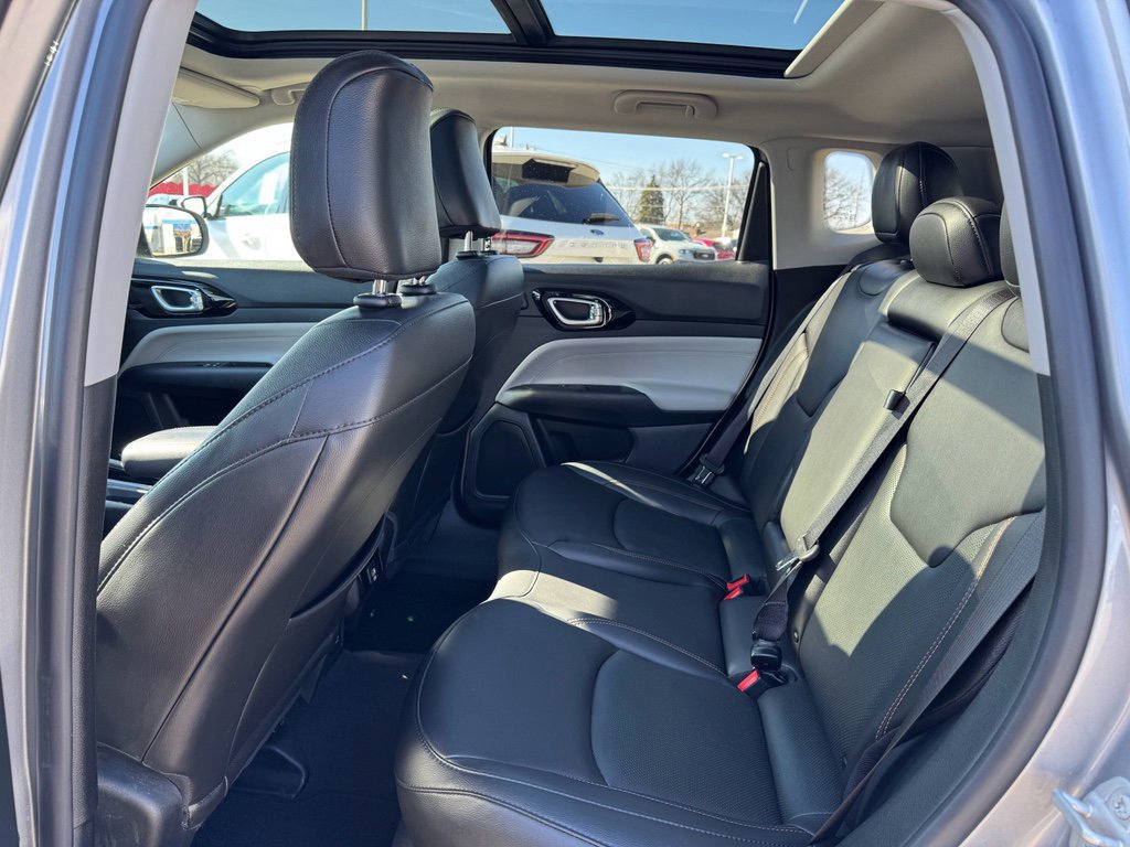 Used 2022 Jeep Compass Limited w/ Sun and Sound Group image 23