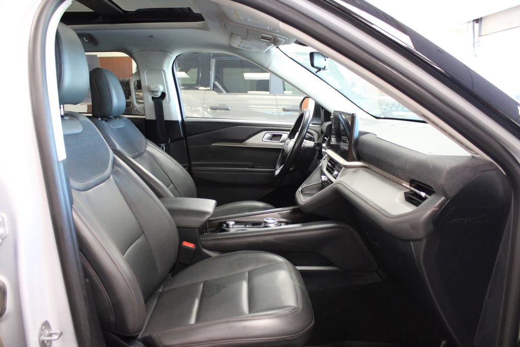 Certified 2025 Ford Explorer Active w/ Active Comfort Package AWD/4WD image 47