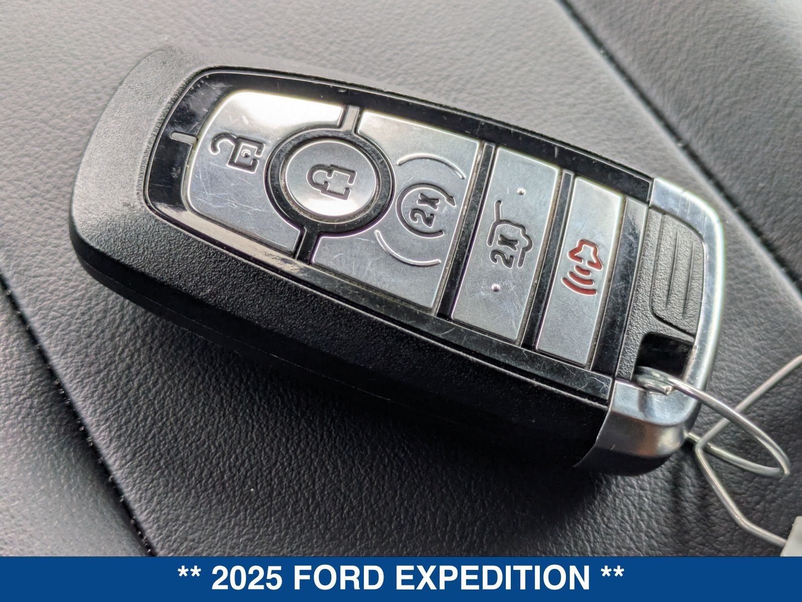 Certified 2025 Ford Expedition Platinum w/ Driver's Package AWD/4WD image 40