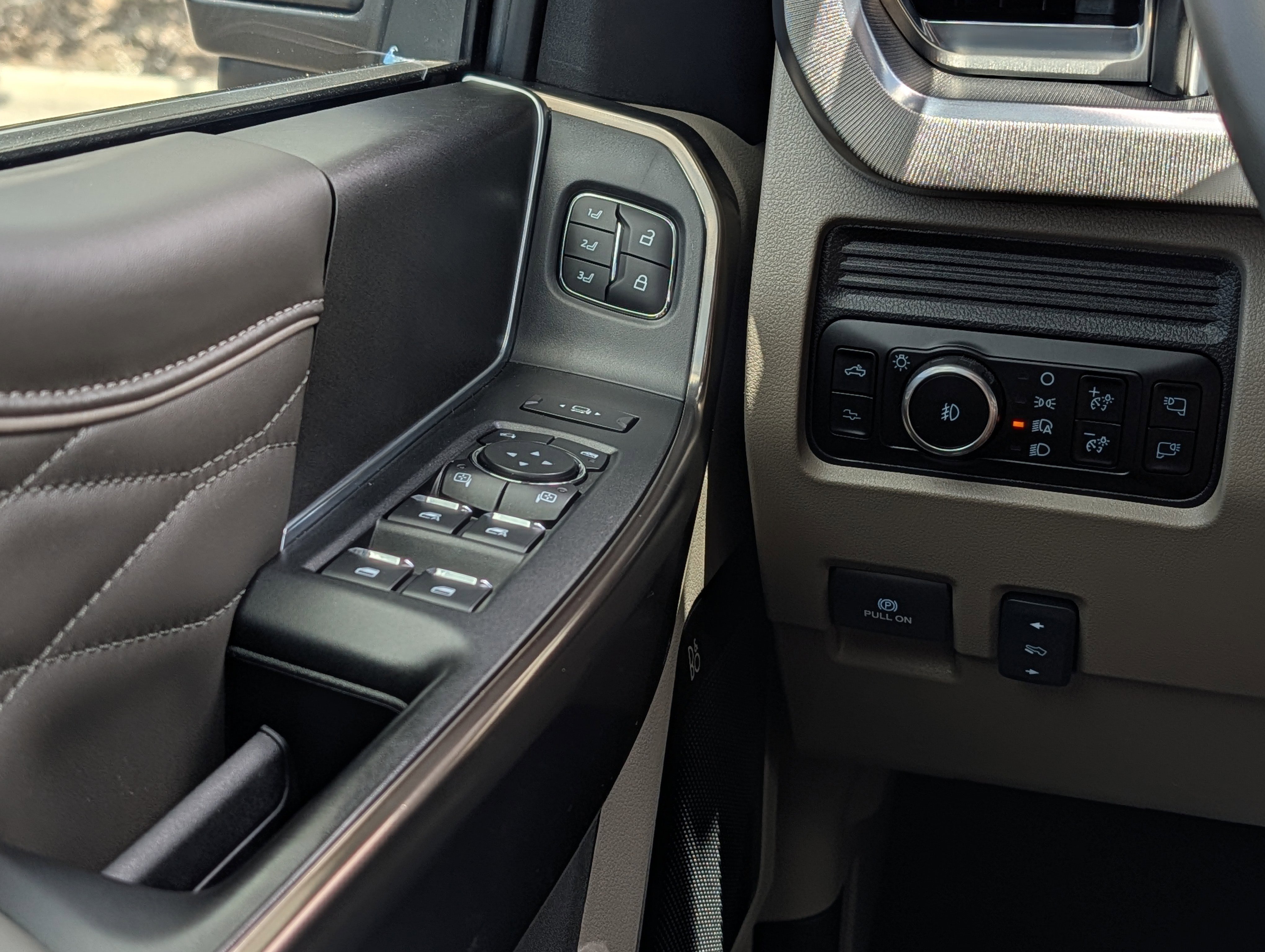 Certified 2025 Ford F250 Platinum w/ Platinum Plus Package AWD/4WD image 28
