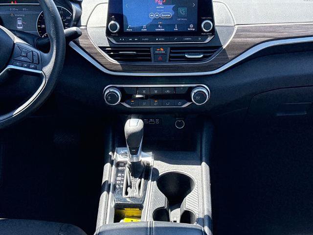 Used 2025 Nissan Altima 2.5 SV FWD image 12