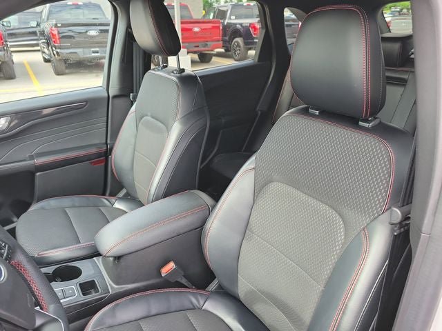 Certified 2023 Ford Escape ST-Line w/ Tech Pack #1 AWD/4WD image 5