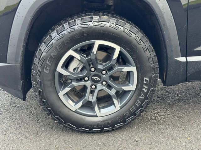 Used 2025 Chevrolet Equinox ACTIV image 11