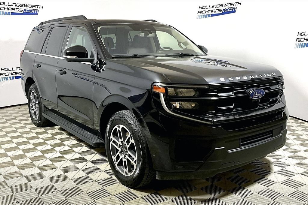 Certified 2025 Ford Expedition Active AWD/4WD image 3