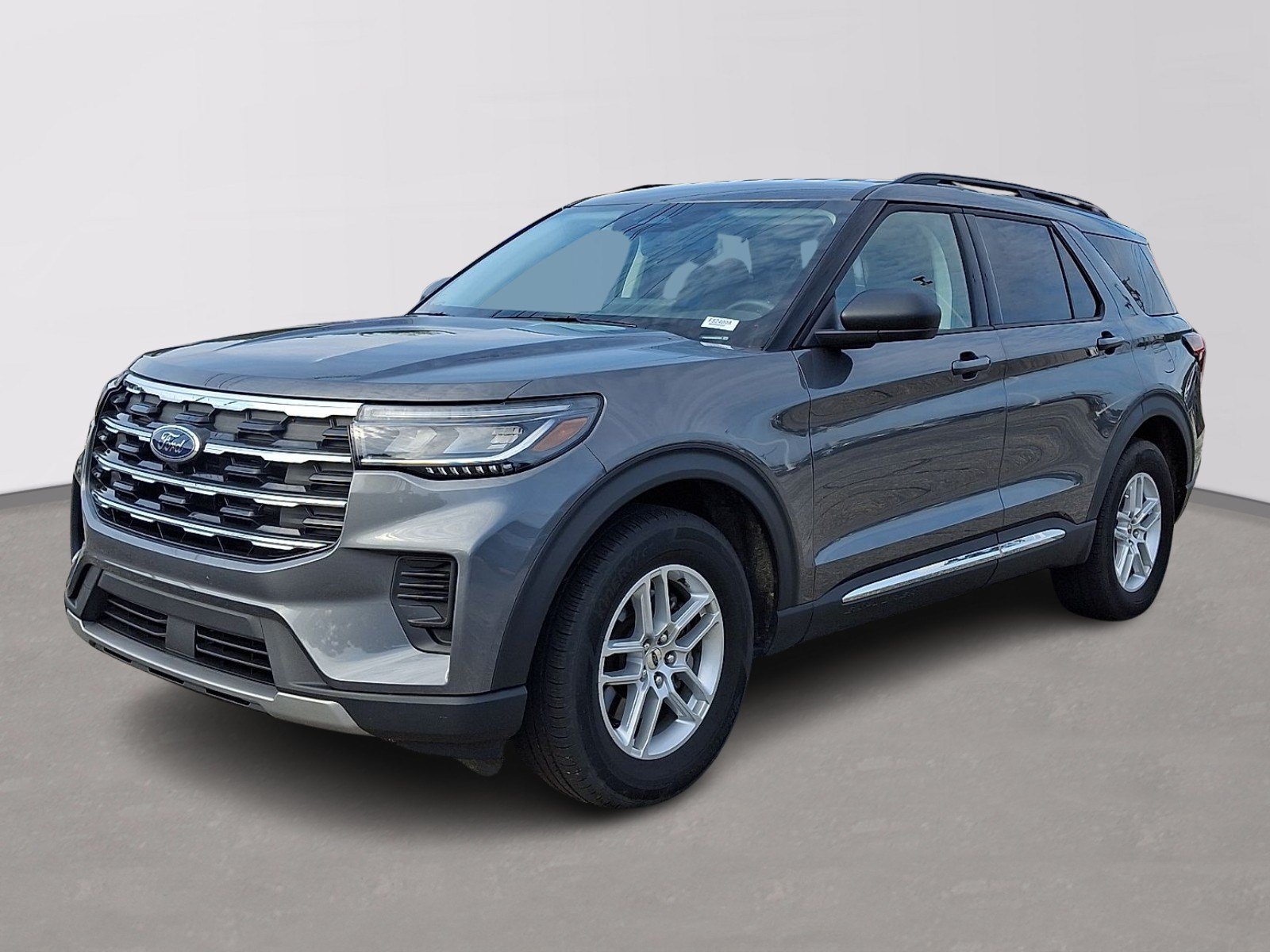 Certified 2025 Ford Explorer Active RWD image 3