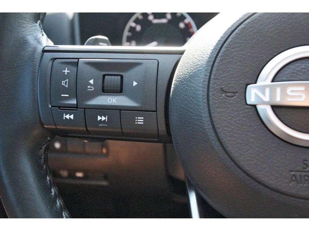 Used 2024 Nissan Rogue SV w/ SV Premium Package image 18