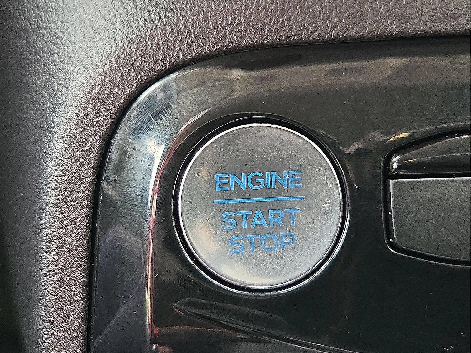 Certified 2025 Ford Escape SE w/ PHEV Premium Package FWD image 20