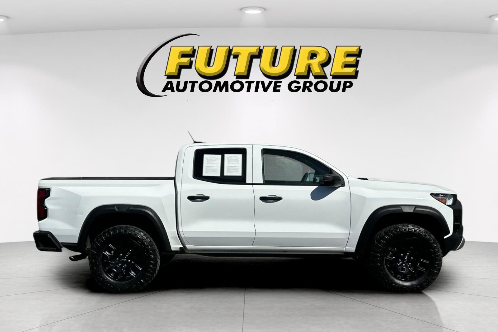 Used 2024 Chevrolet Colorado Trail Boss w/ Advanced Trailering Package AWD/4WD image 2