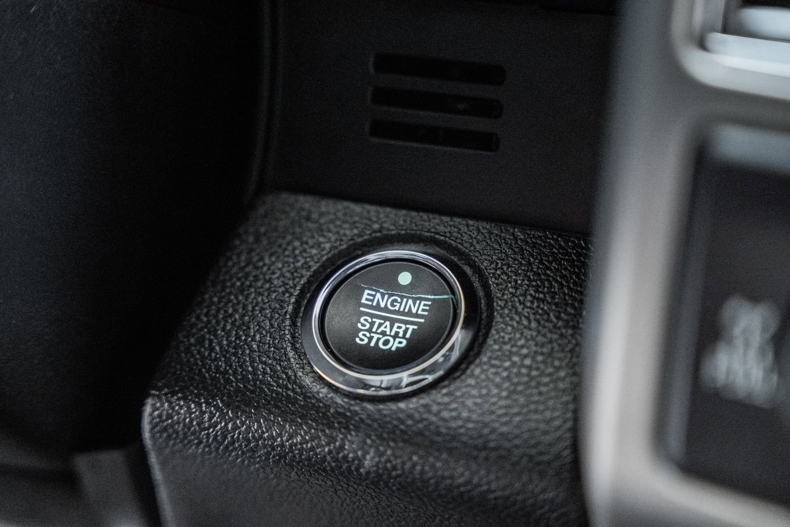 Certified 2018 Ford F150 Platinum w/ Equipment Group 701A Luxury image 40