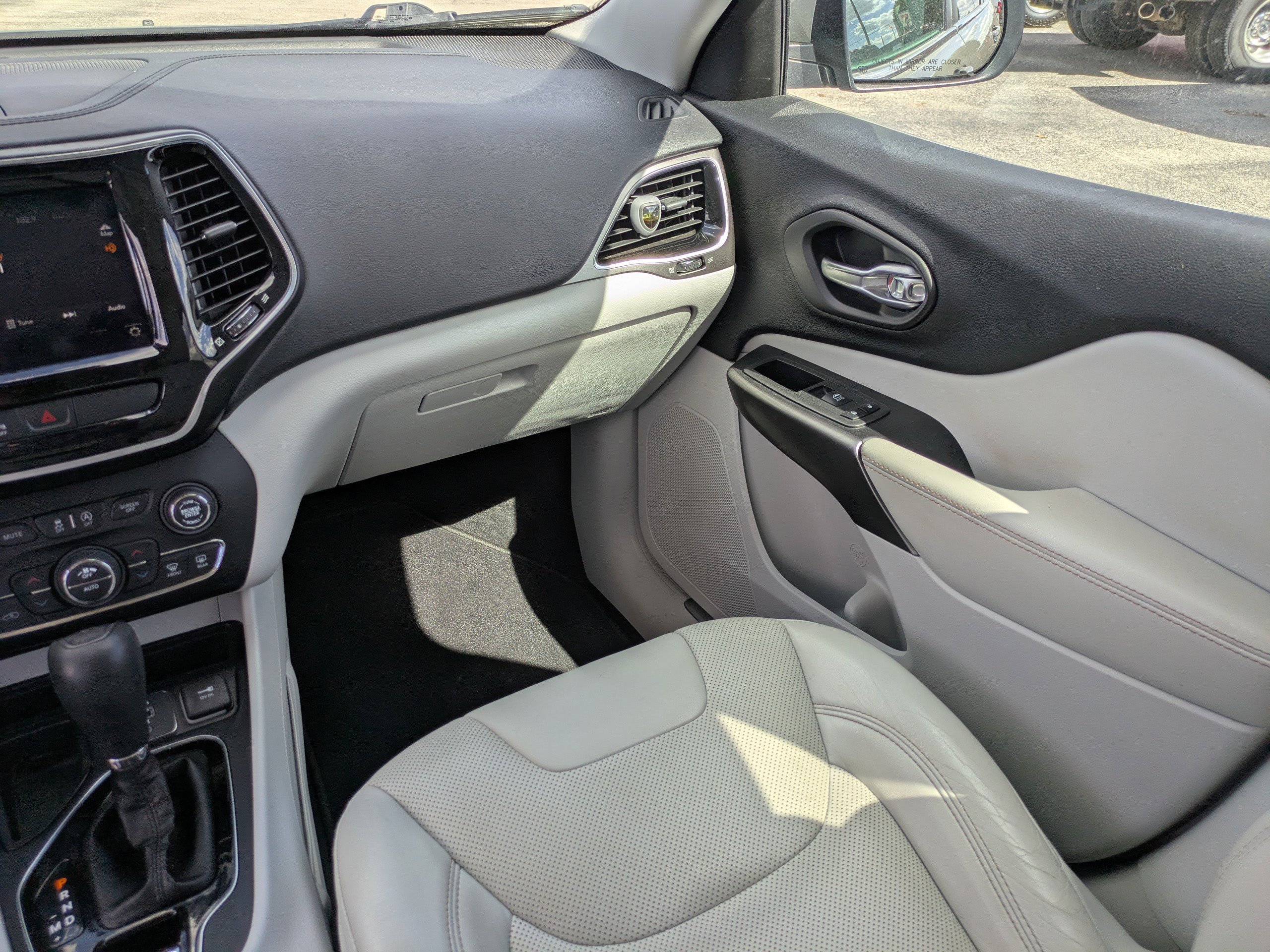 Used 2020 Jeep Cherokee Limited image 17