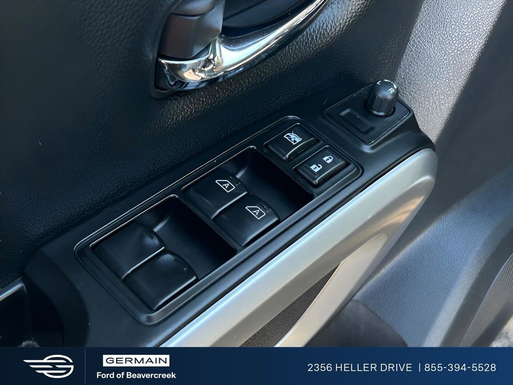 Used 2023 Nissan Titan SV w/ SV Convenience Package image 17